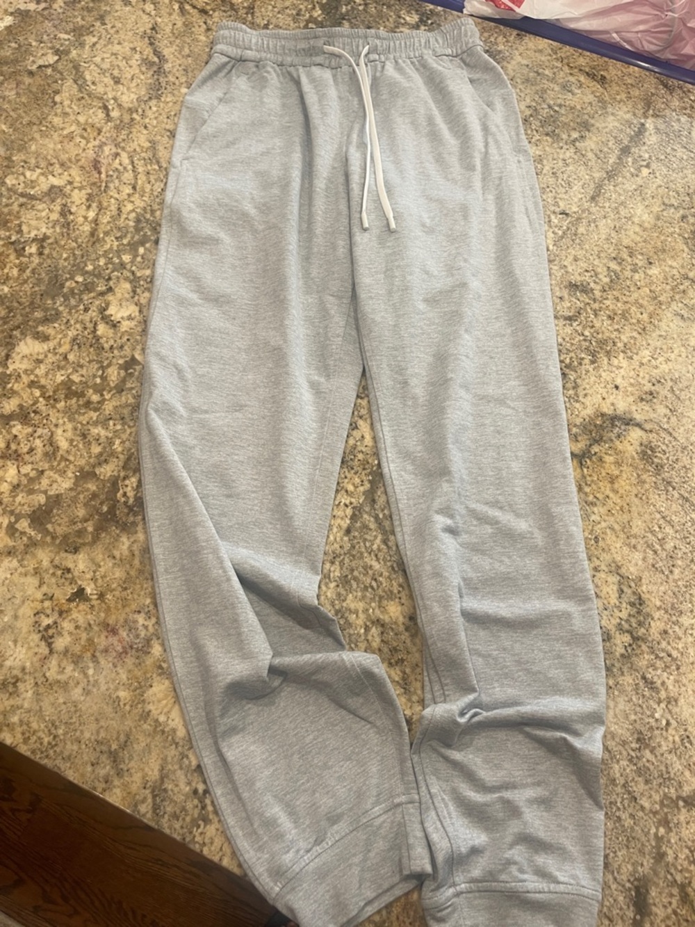 Lululemon lightweight grey joggers, with drawstring and pockets!